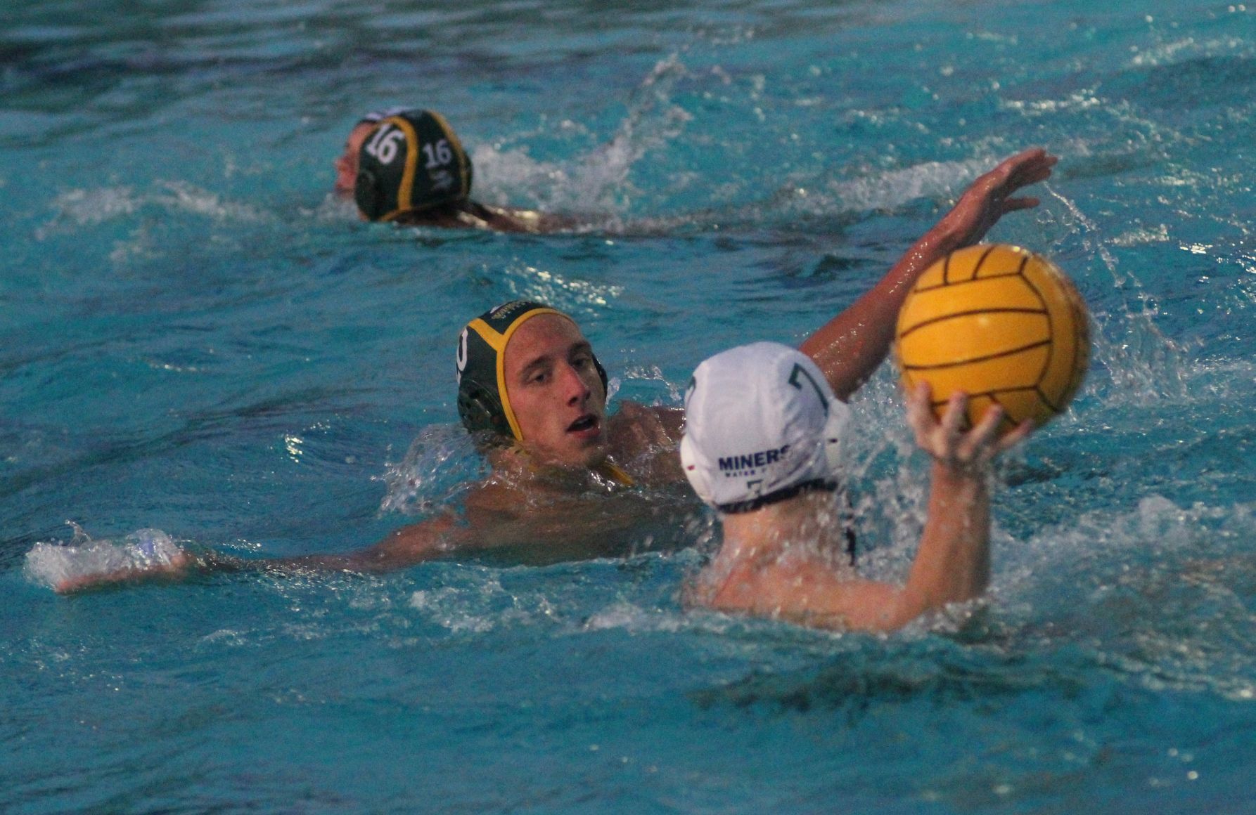 Kingsburg girls, boys water polo teams host El Diamante